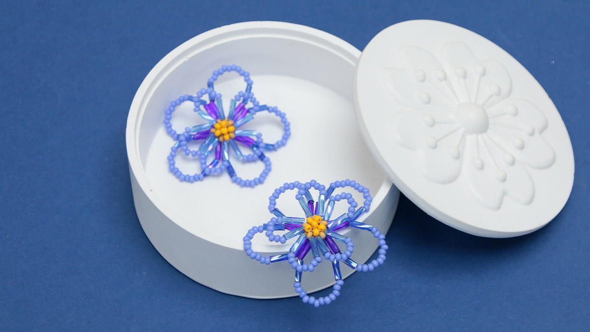 Esquema Pendientes flor con cuentas de rocalla y cornetas