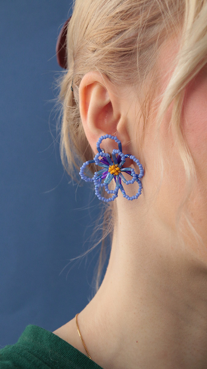 Esquema Pendientes flor con cuentas de rocalla y cornetas