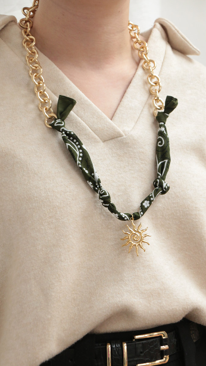 Esquema Collar bandana para mujer con colgante sol