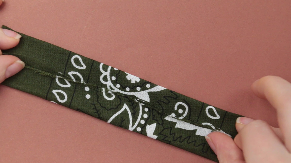 Collar bandana para mujer con colgante sol : Paso 2