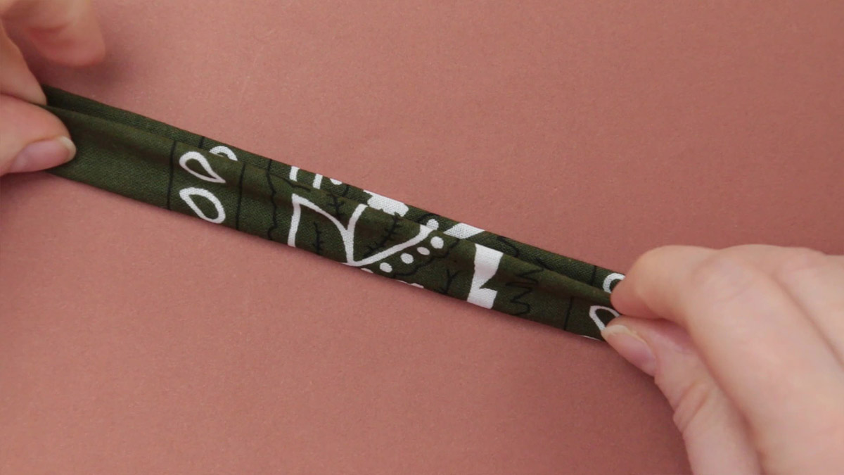 Collar bandana para mujer con colgante sol : Paso 3