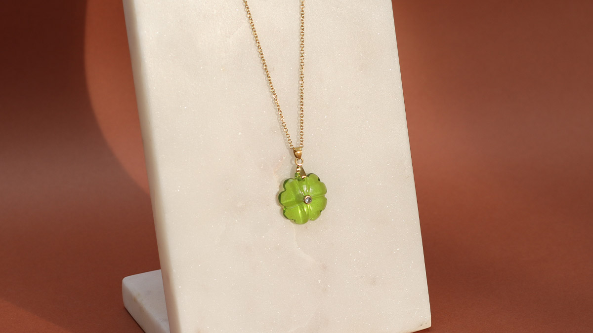 Esquema Collar de trébol de 4 hojas de piedra Esquema Collar de trébol de 4 hojas de piedra