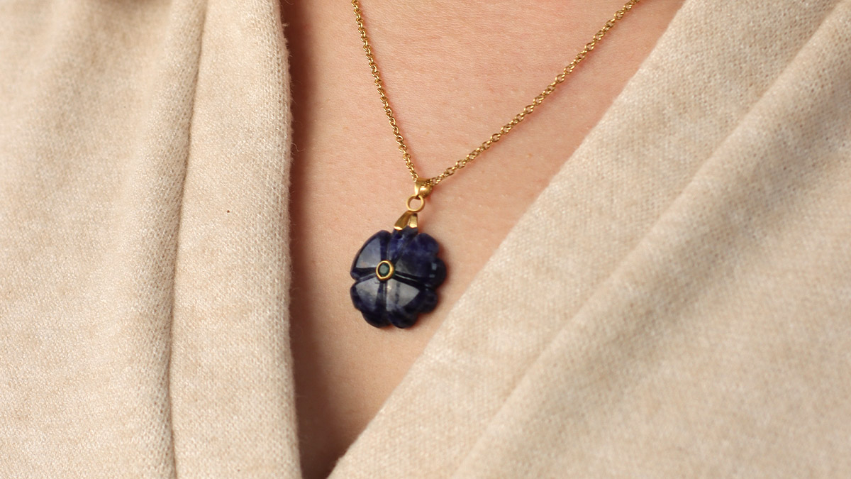 Collar de trébol de 4 hojas de piedra : Paso 7 Collar de trébol de 4 hojas de piedra : Paso 7