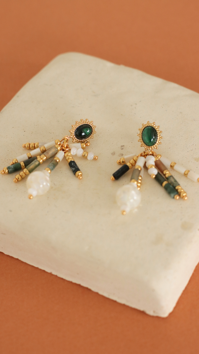 Pendientes con flecos de nácar y piedra natural
