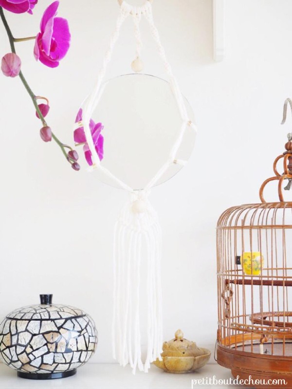 Espejo colgante DIY con macramé y cuentas de madera de moda