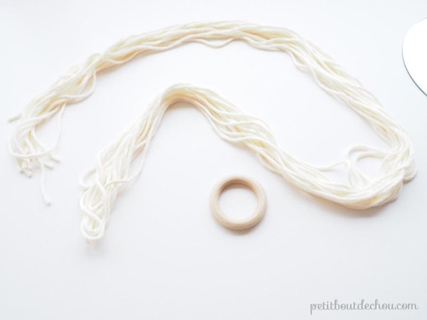 Espejo colgante DIY con macramé y cuentas de madera de moda : Paso 1