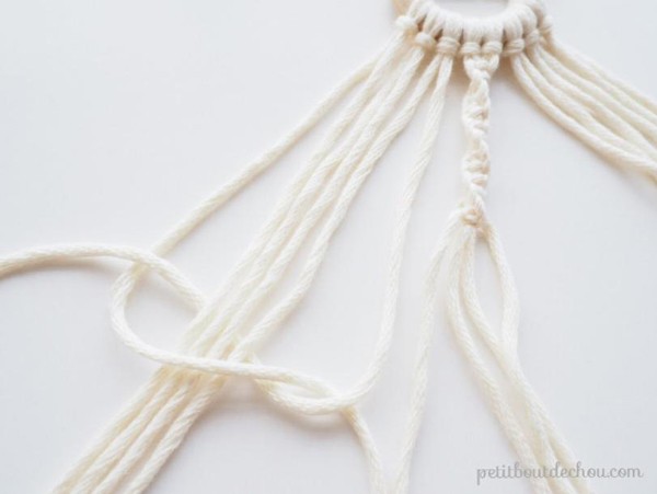Espejo colgante DIY con macramé y cuentas de madera de moda : Paso 5