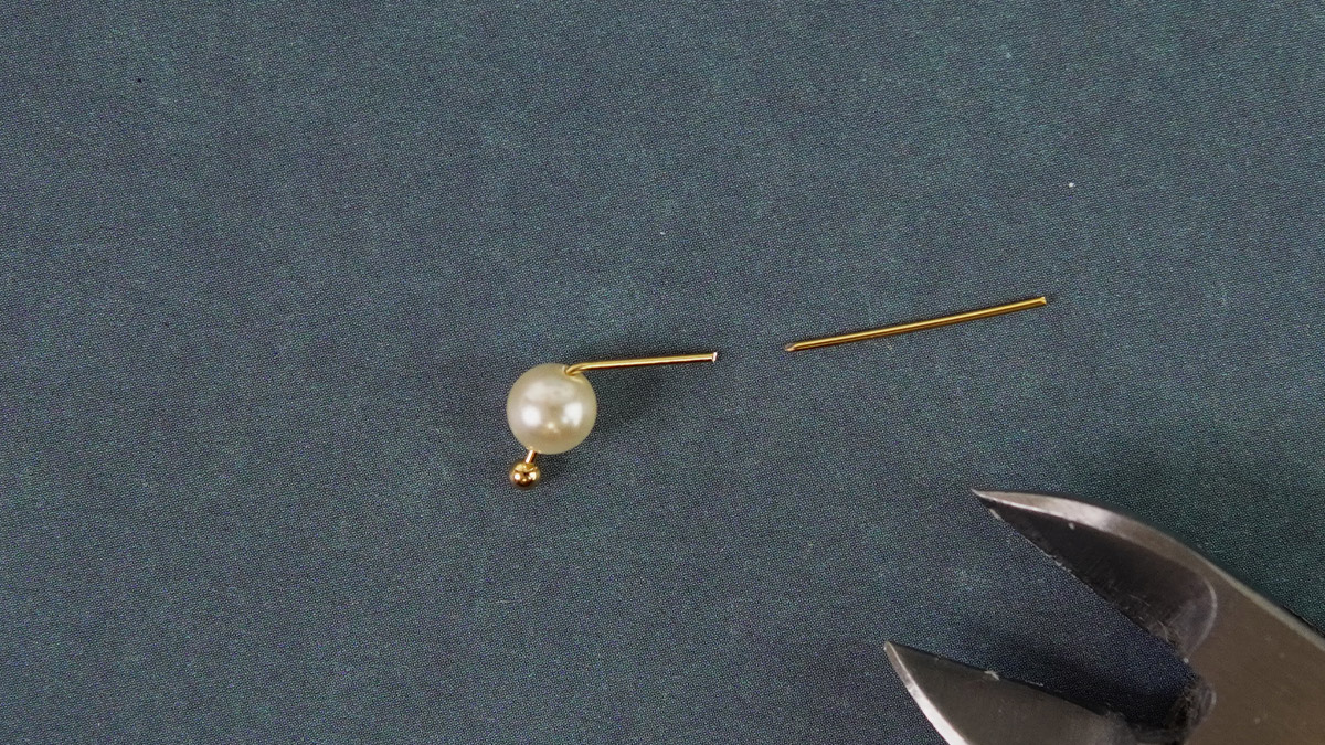 Pulsera de cinta elástica dorada con medalla de concha : Paso 3