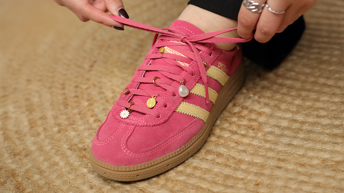 DIY: Personaliza tus zapatillas con Dijes