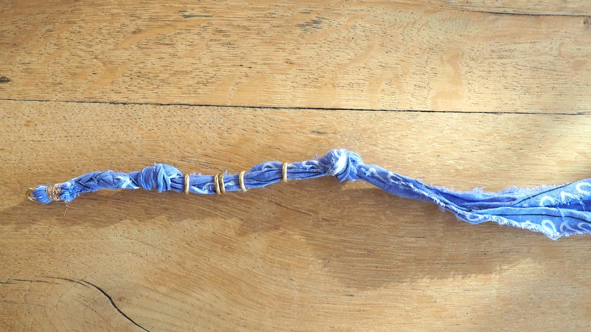 Tutorial de pulsera bandana con dijes : Paso 4