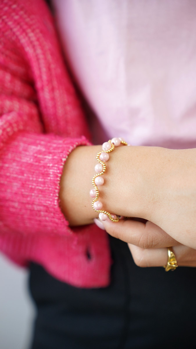 Esquema Pulsera de cuentas de cerámica rosa en tejido ondulado