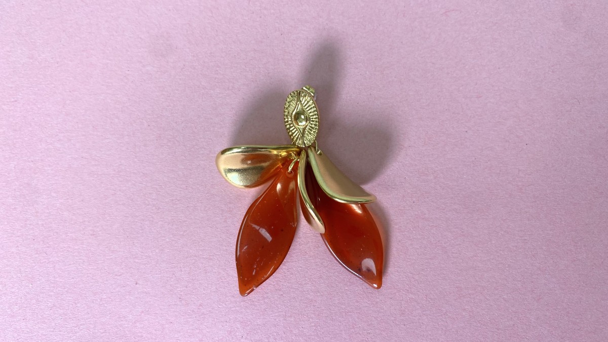 Pendientes flor colgantes de resina dorada y acero inoxidable : Paso 9