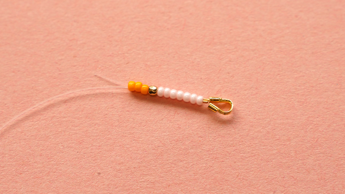 Collar de cuentas de rocalla multicolor : Paso 4