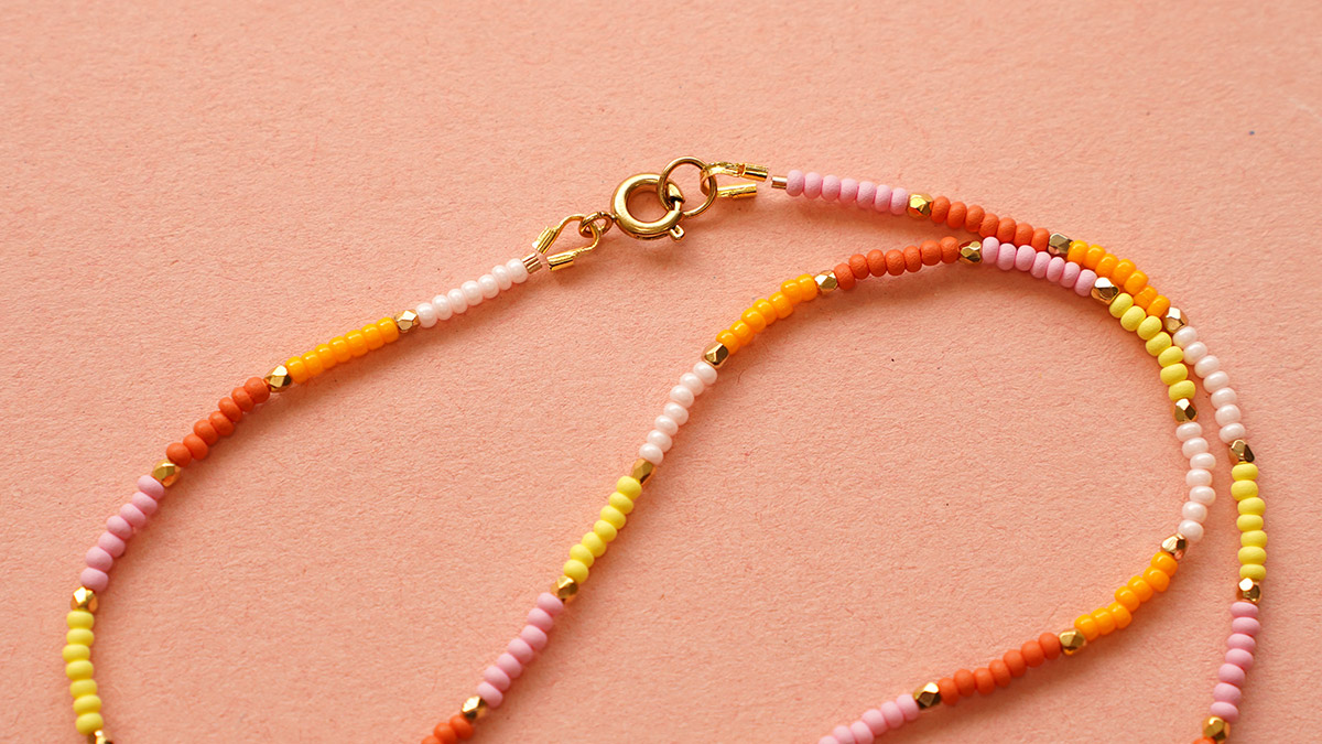 Collar de cuentas de rocalla multicolor : Paso 5