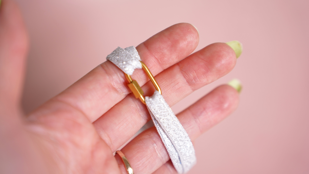 Pulsera de cinta elástica con cuentas y dijes bohemios : Paso 2 Pulsera de cinta elástica con cuentas y dijes bohemios : Paso 2