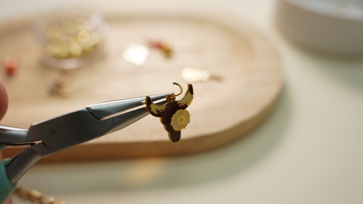 Collar con colgantes de vaquera : Paso 3