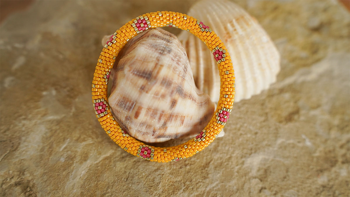 Esquema Pulsera brazalete de flores en espiral de ganchillo