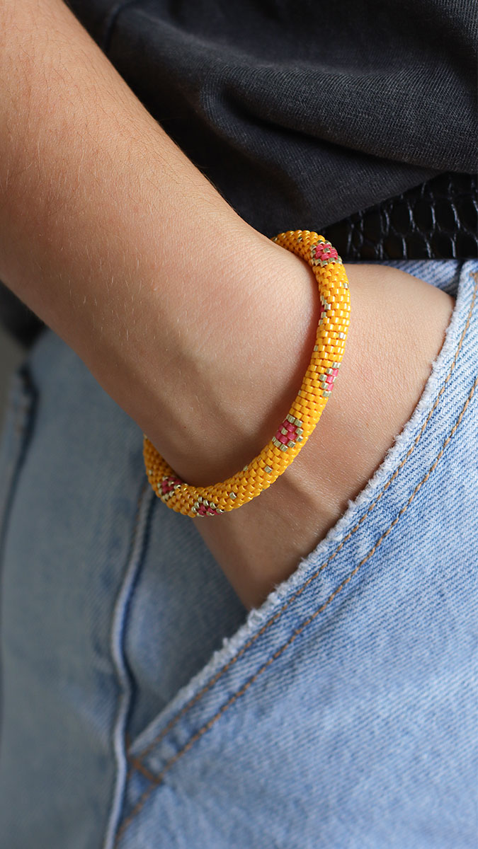 Esquema Pulsera brazalete de flores en espiral de ganchillo