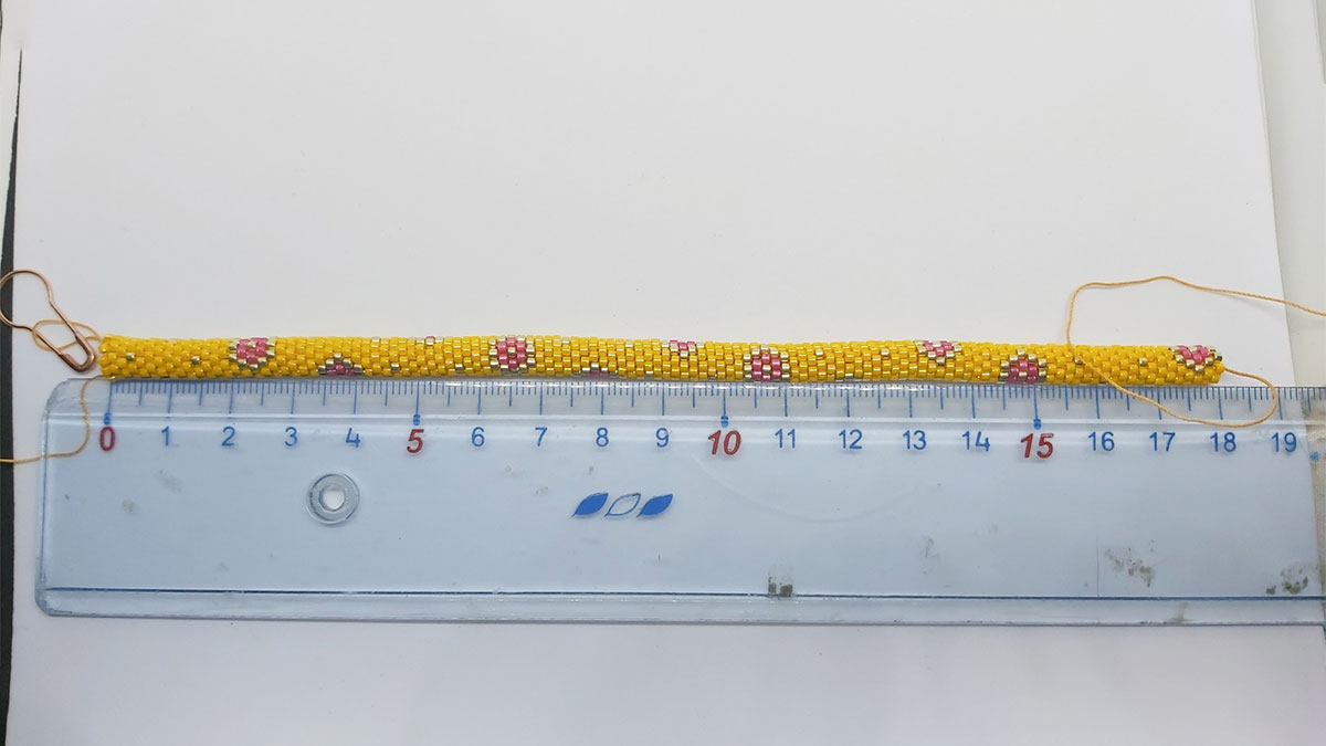 Pulsera brazalete de flores en espiral de ganchillo : Paso 3