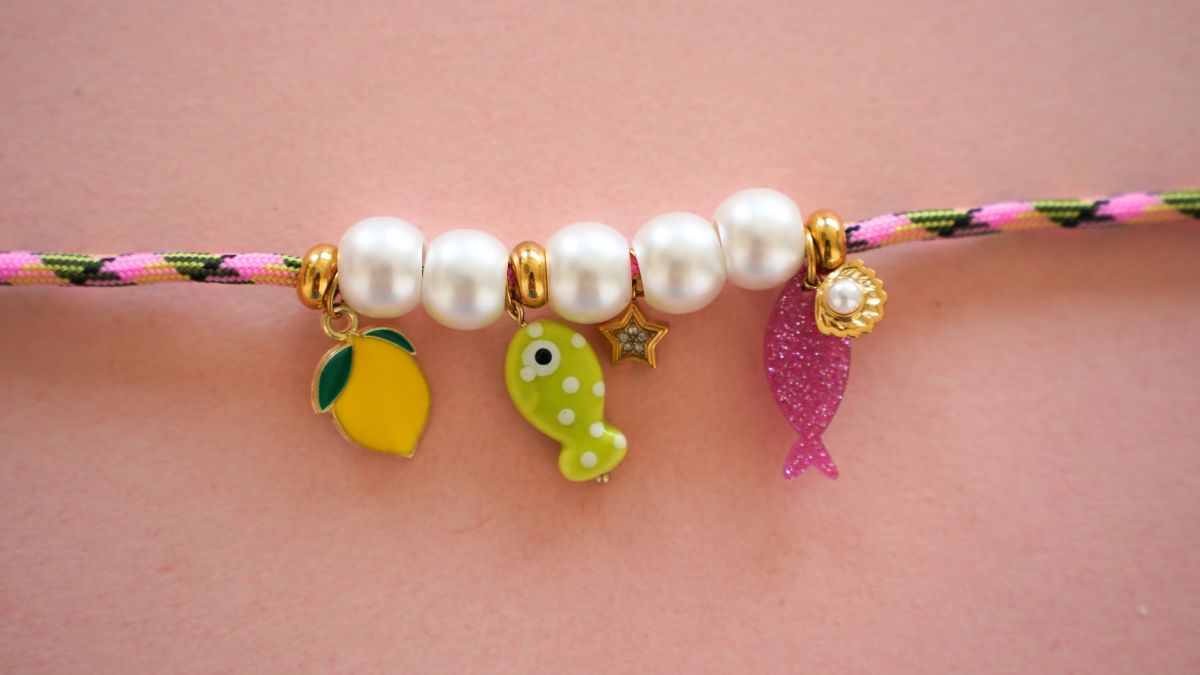 Pulsera de paracord con dijes de acero inoxidable : Paso 4