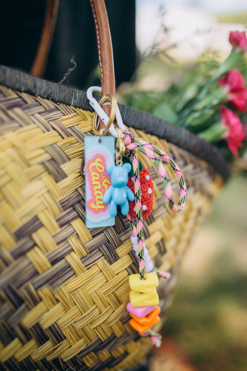 Bolsa de colores grigri con cuentas de letras