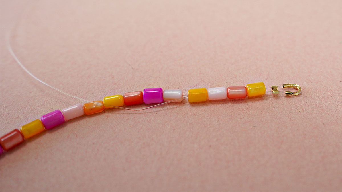 Collar de cuentas de nácar pastel : Paso 9