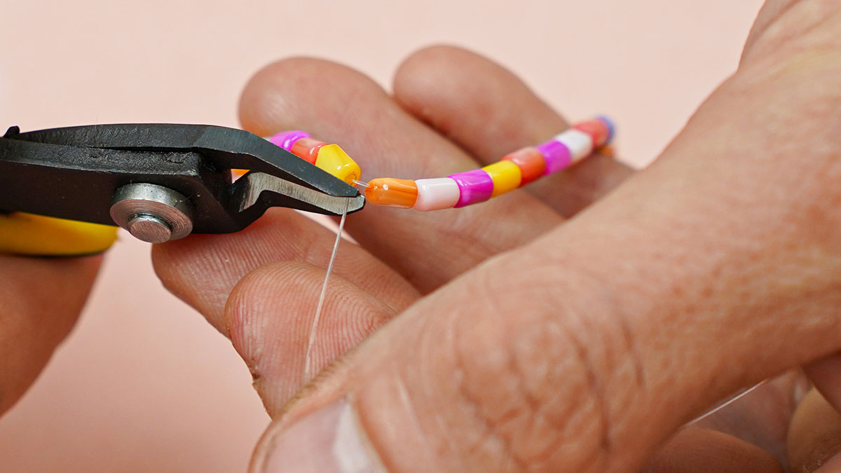 Collar de cuentas de nácar pastel : Paso 11