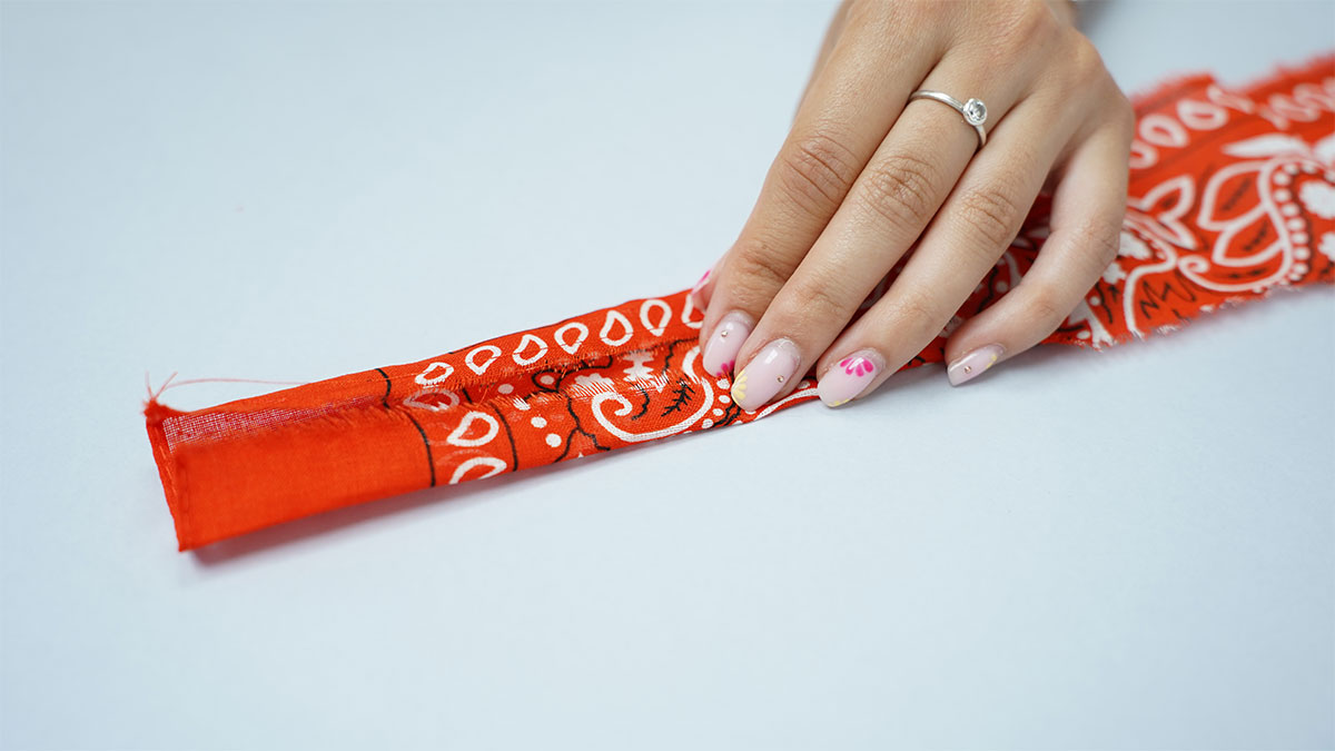 Collar bandana naranja con perlas trabajadas : Paso 2 Collar bandana naranja con perlas trabajadas : Paso 2