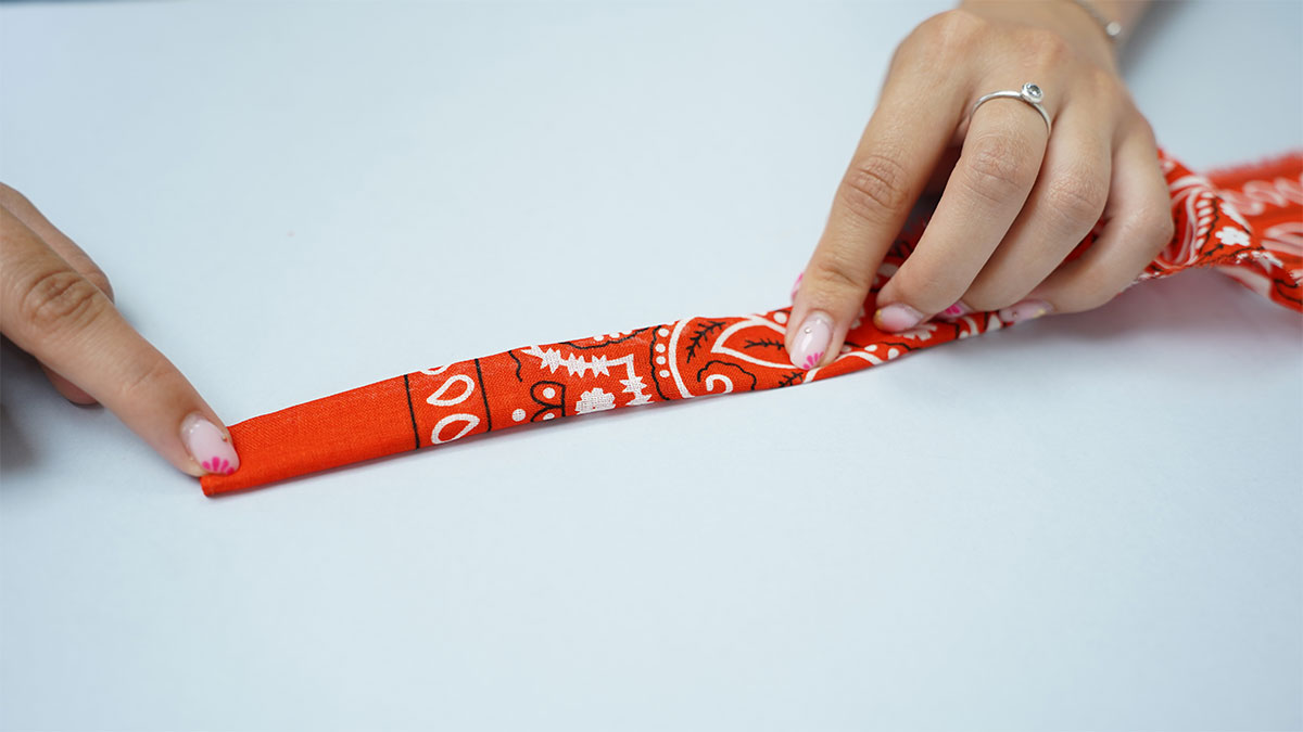 Collar bandana naranja con perlas trabajadas : Paso 3 Collar bandana naranja con perlas trabajadas : Paso 3