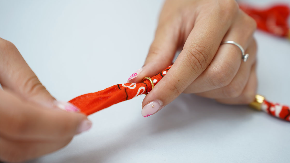 Collar bandana naranja con perlas trabajadas : Paso 7 Collar bandana naranja con perlas trabajadas : Paso 7