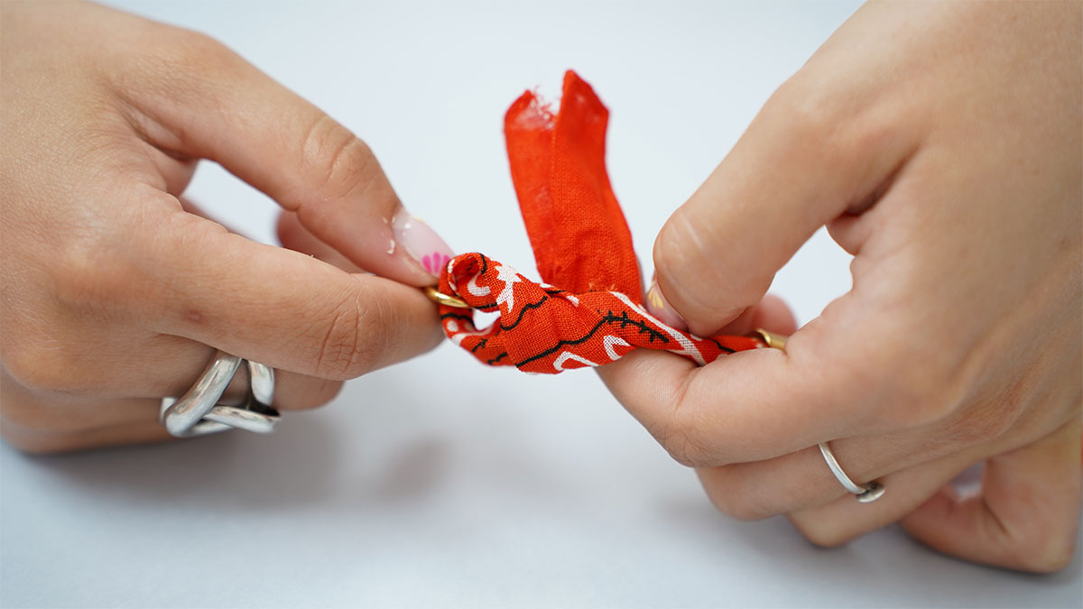 Collar bandana naranja con perlas trabajadas : Paso 9 Collar bandana naranja con perlas trabajadas : Paso 9