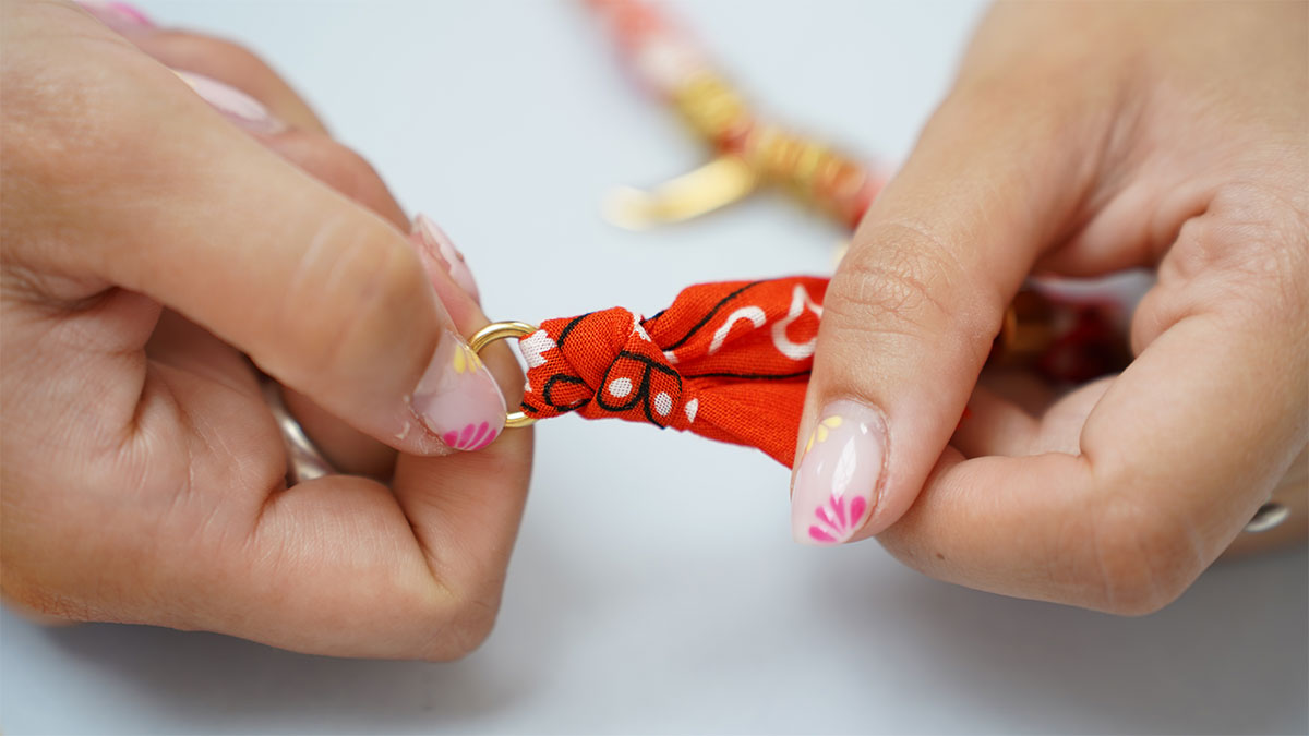 Collar bandana naranja con perlas trabajadas : Paso 11 Collar bandana naranja con perlas trabajadas : Paso 11