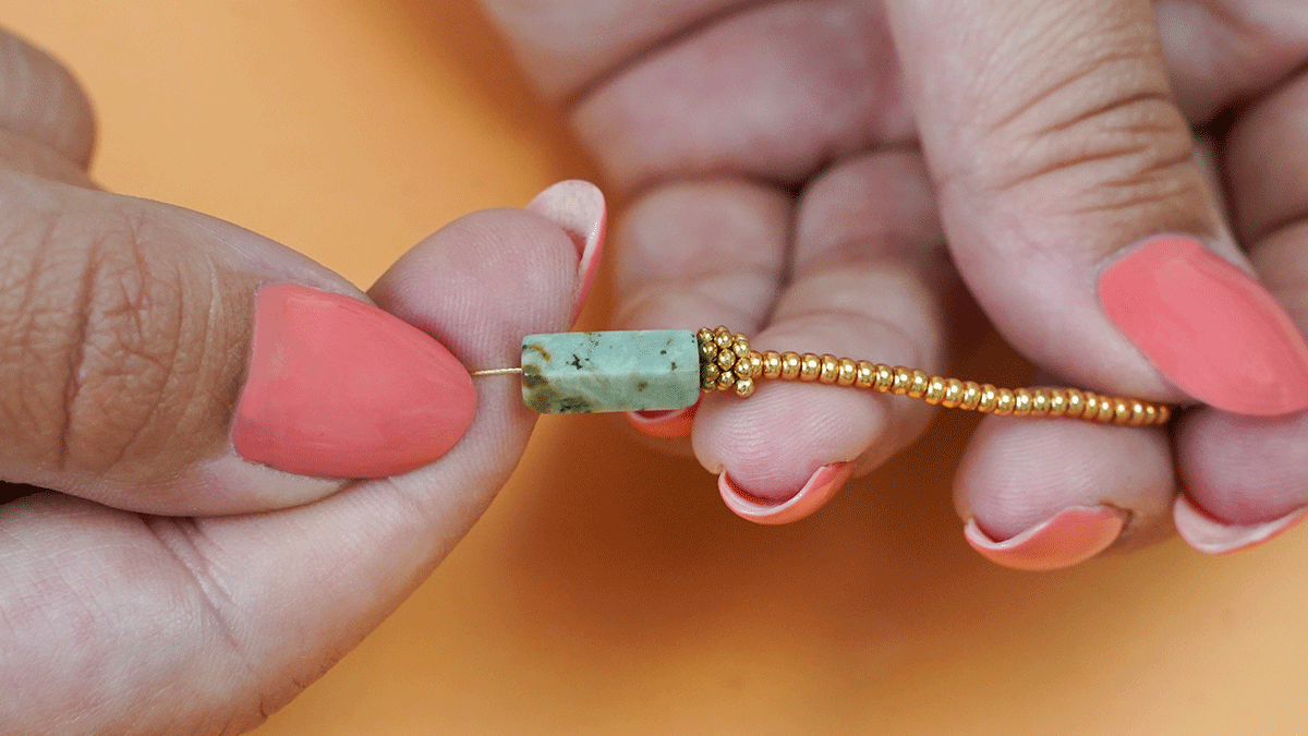 Conjunto de pulseras verdes y Doradas en piedras naturales : Paso 6
