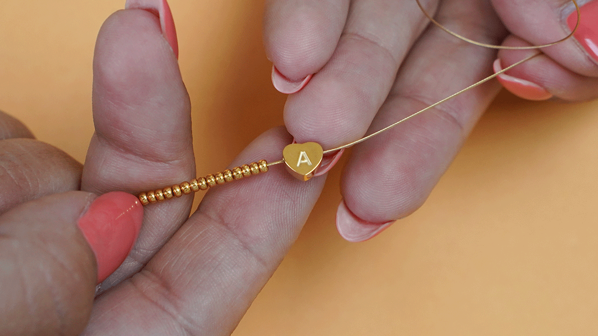 Conjunto de pulseras verdes y Doradas en piedras naturales : Paso 7