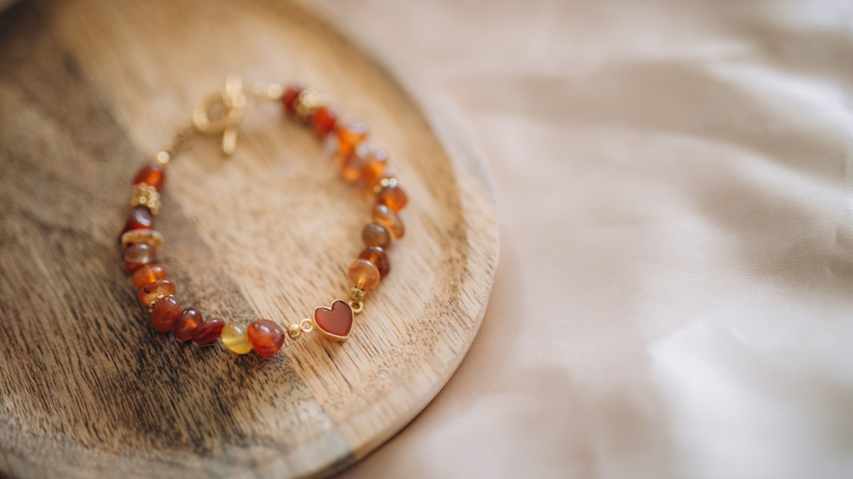 Bracelet en pierre naturelle Cornaline avec un cœur