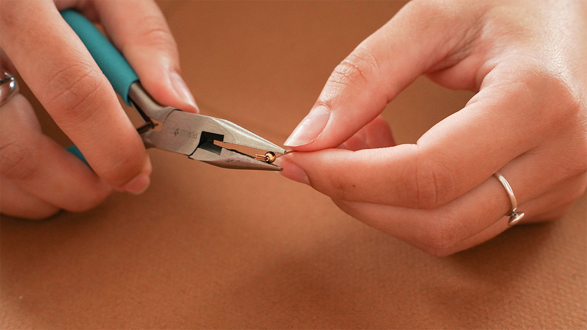 Collar de perlas de turmalina con trébol de aventurina : Paso 2 Collar de perlas de turmalina con trébol de aventurina : Paso 2