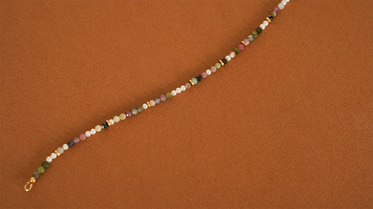 Collar de cuentas de turmalina con colgante de flor de aventurina : Paso 3 Collar de cuentas de turmalina con colgante de flor de aventurina : Paso 3