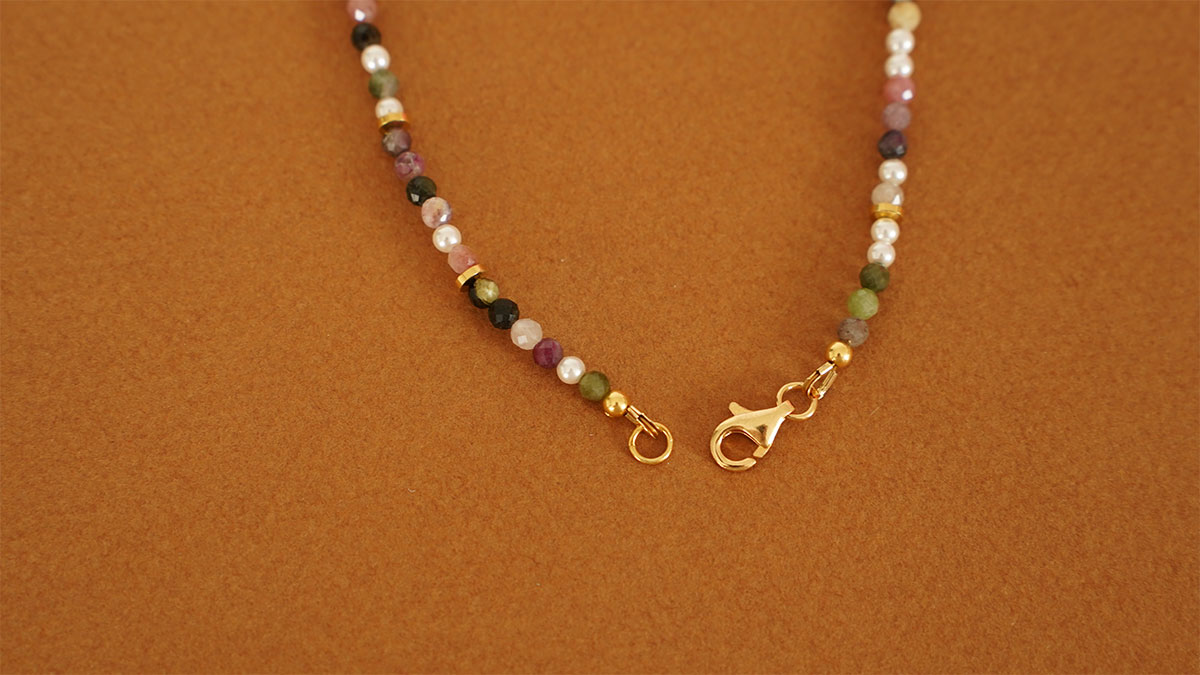 Collar de perlas de turmalina con trébol de aventurina : Paso 6 Collar de perlas de turmalina con trébol de aventurina : Paso 6