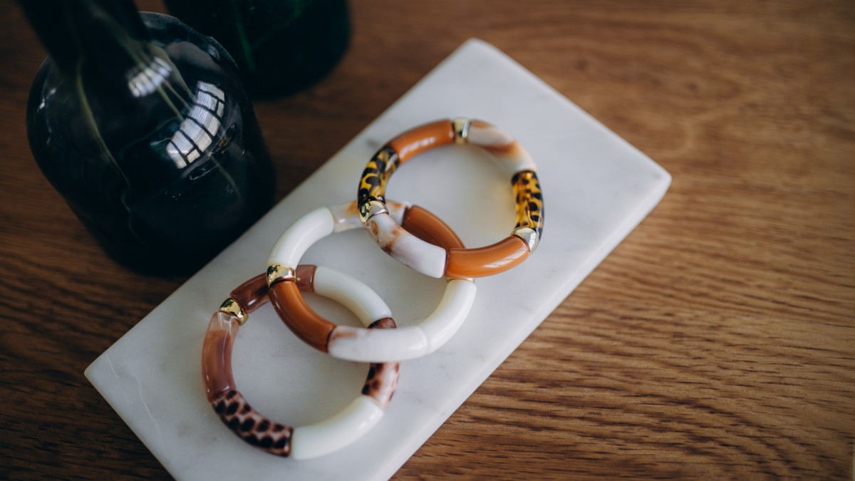 Pulseras elásticas con cuentas tubulares de otoño