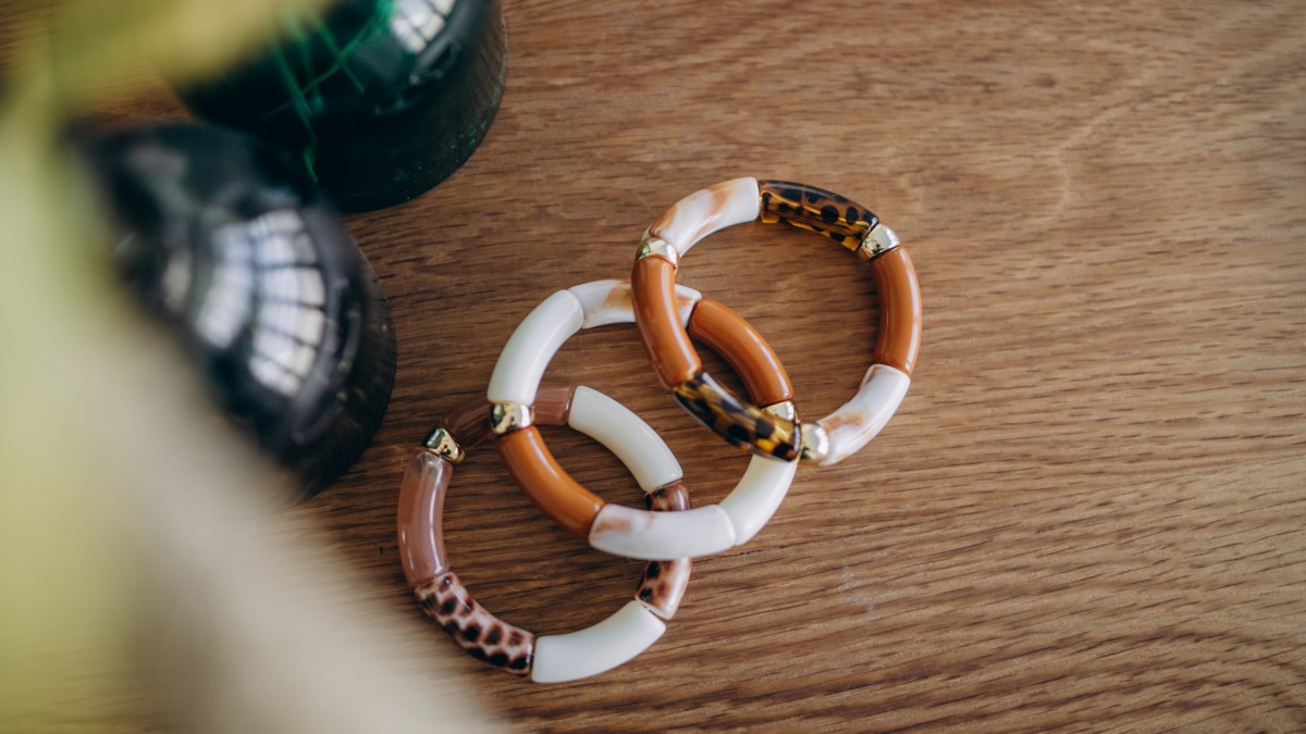 Esquema Pulseras elásticas con cuentas tubulares de otoño Esquema Pulseras elásticas con cuentas tubulares de otoño