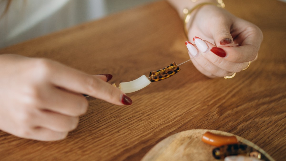 Pulseras elásticas con cuentas tubulares de otoño : Paso 2 Pulseras elásticas con cuentas tubulares de otoño : Paso 2