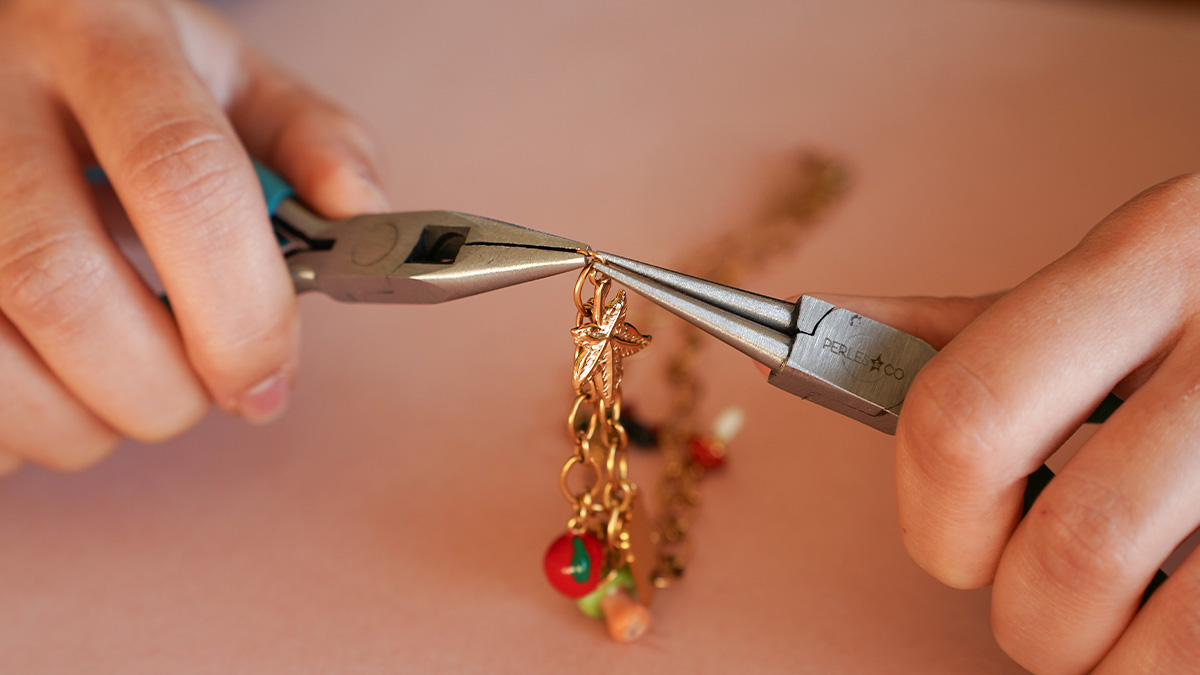 My DIY Jewellery - Kit de bisutería Collar Autumn Charms de acero inoxidable Dorado : Paso 2