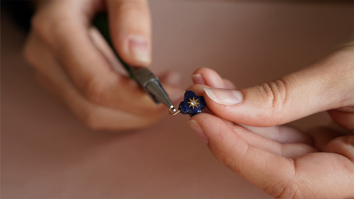 My DIY Jewellery - Kit de joyería Collar Charms Astres en acero inoxidable Dorado : Paso 4 My DIY Jewellery - Kit de joyería Collar Charms Astres en acero inoxidable Dorado : Paso 4