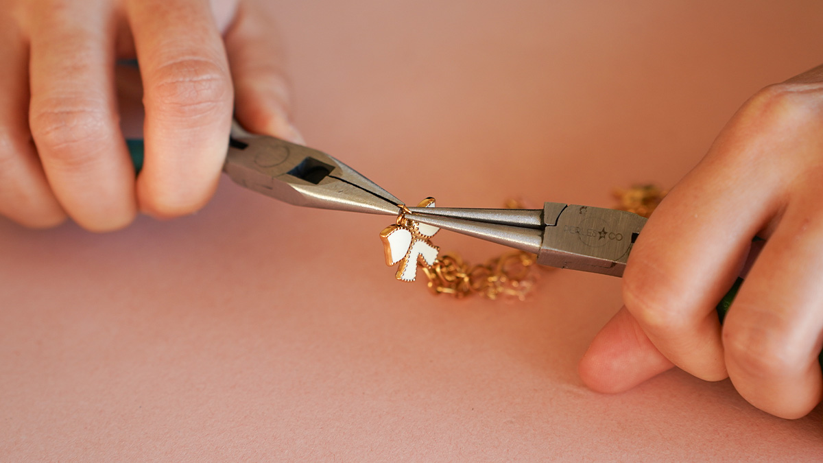 My DIY Jewellery - Kit de joyería con colgantes dorados de acero inoxidable para chicas : Paso 2 My DIY Jewellery - Kit de joyería con colgantes dorados de acero inoxidable para chicas : Paso 2