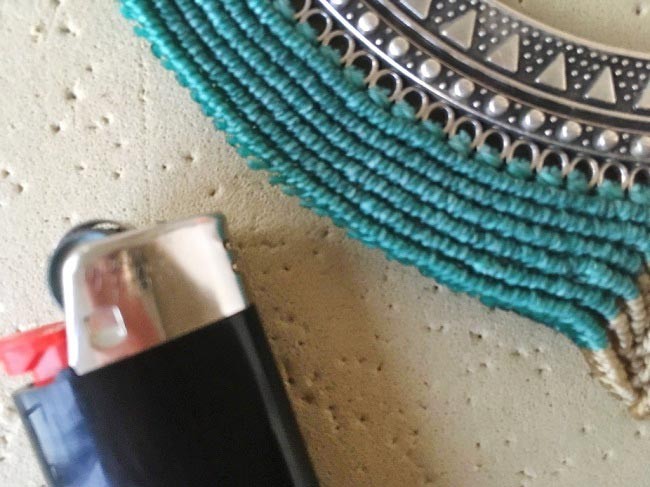 Collar de micro macramé con separador de torsión y cabujón de pera PureCrystal : Paso 11 Collar de micro macramé con separador de torsión y cabujón de pera PureCrystal : Paso 11