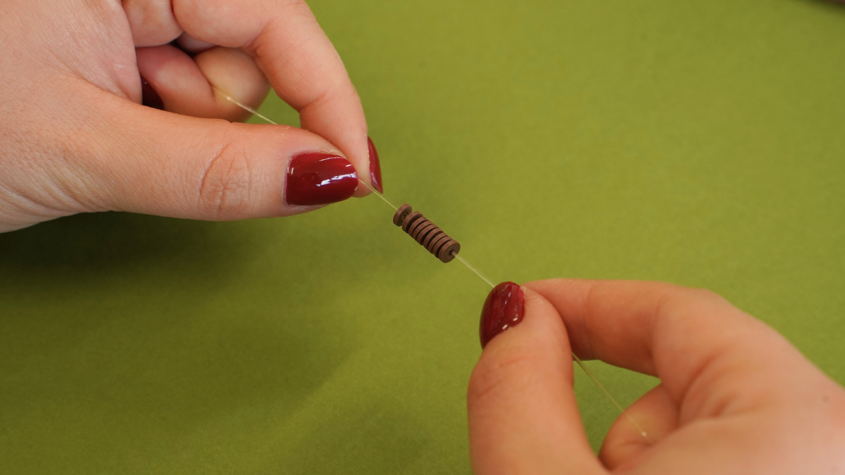 Pulseras simbólicas con dijes y letras variados : Paso 1