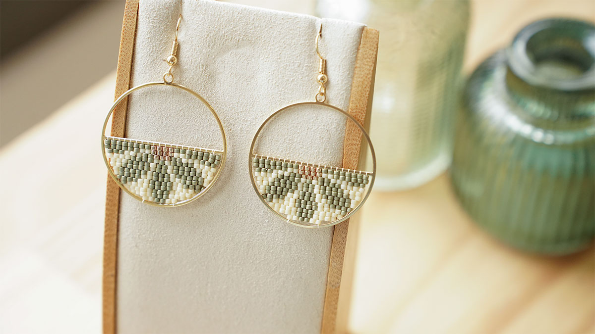 Pendientes en tejido de media flor