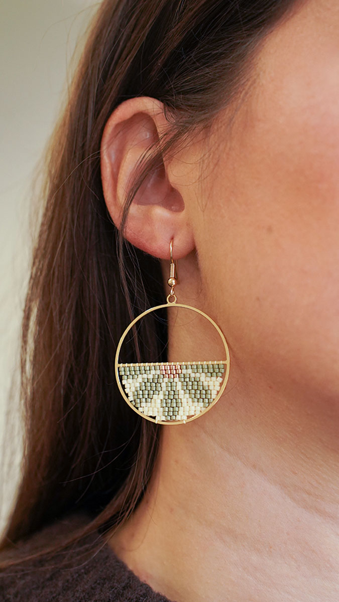 Pendientes en tejido de media flor