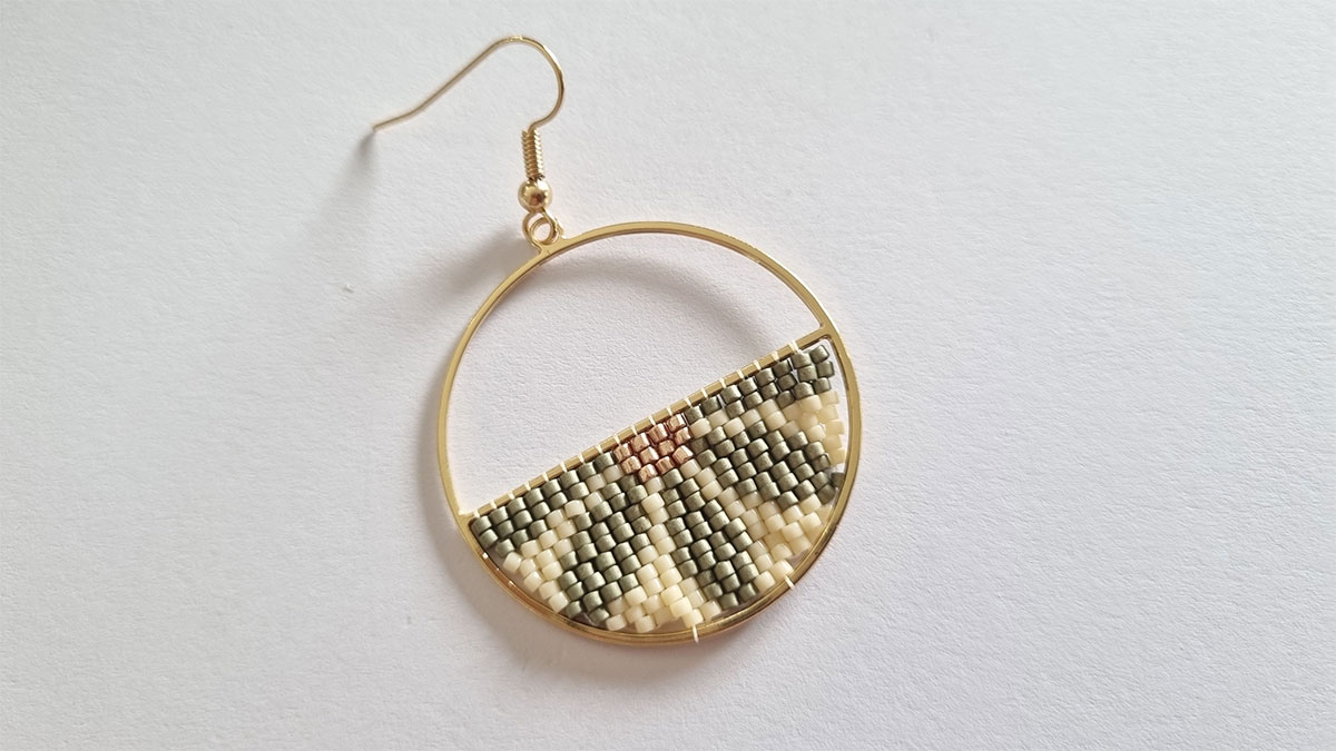 Pendientes en tejido de media flor : Paso 7