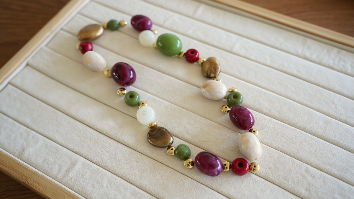 Collar de cuentas de resina de colores : Paso 1